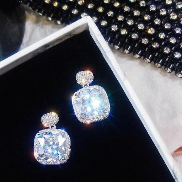 NEW 18K White Gold Diamond Halo Earrings